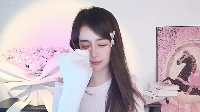 Snapshot of Moon-66 chatting on 04.18.26 Moon-66 online show from 04.18.26
