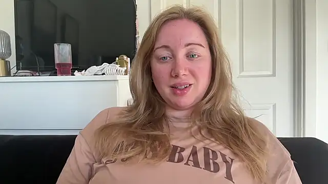 Snapshot of arielsweetieee chatting on 06.09.26 arielsweetieee online show from 06.09.26