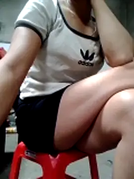 Snapshot of Zara-Lina chatting on 06.20.26 Zara-Lina online show from 06.20.26