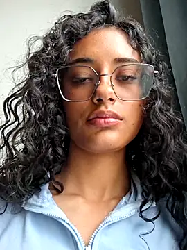 Valentinalau online show from 04.18.26