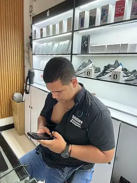 Snapshot of Patricio_02 chatting on 05.11.26 Patricio 02 online show from 05.11.26