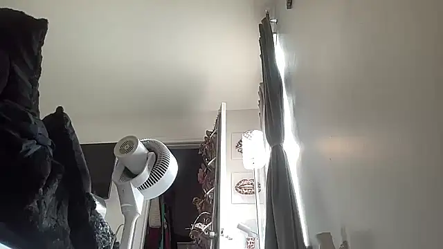 yummymommie7 online show from 06.18.26
