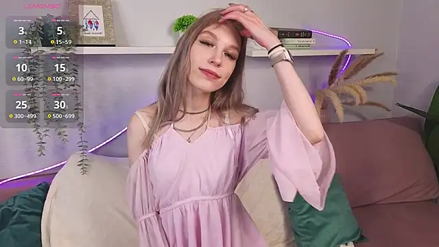 Snapshot of MilaDuales chatting on 05.19.26 MilaDuales online show from 05.19.26