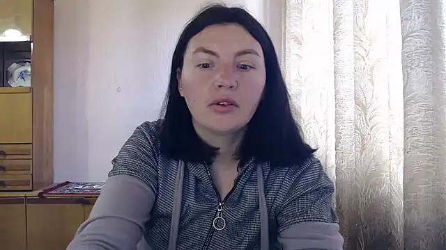 Snapshot of AlinaxJames chatting on 04.24.26 AlinaxJames online show from 04.24.26