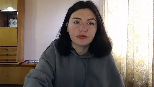 Snapshot of AlinaxJames chatting on 04.28.26 AlinaxJames online show from 04.28.26