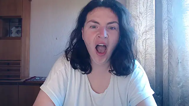 Snapshot of AlinaxJames chatting on 07.18.26 AlinaxJames online show from 07.18.26