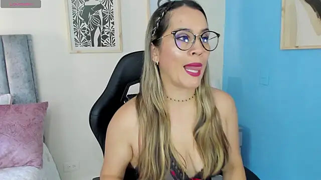 Snapshot of sugar_milff chatting on 07.02.26 sugar milff online show from 07.02.26