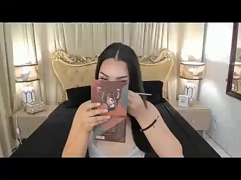 Snapshot of OliviaRoxy chatting on 05.07.26 OliviaRoxy online show from 05.07.26