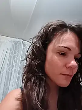 Snapshot of BaileyMFox chatting on 05.17.26 BaileyMFox online show from 05.17.26