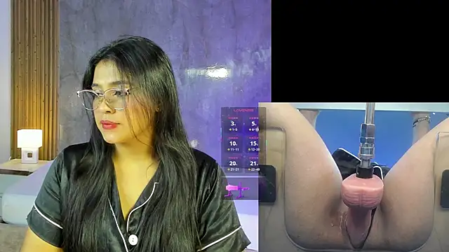 Snapshot of LuciaReid chatting on 05.08.26 LuciaReid online show from 05.08.26