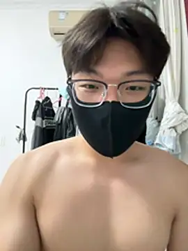 Snapshot of Ycen_ chatting on 07.16.26 Ycen online show from 07.16.26