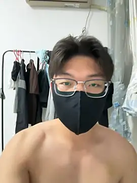 Snapshot of Ycen_ chatting on 07.26.26 Ycen online show from 07.26.26