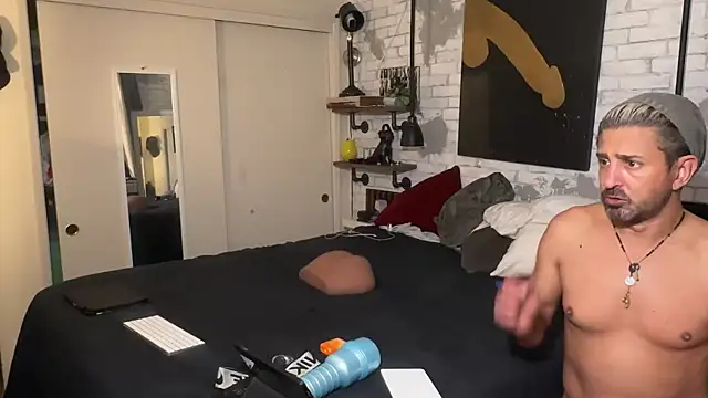 Snapshot of maxbandit chatting on 02.27.25 maxbandit online show from 02.27.25