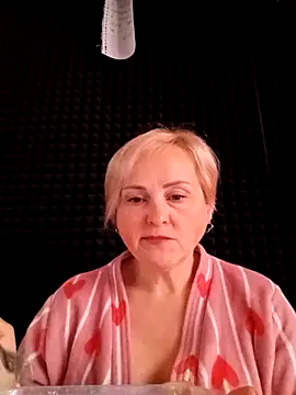 Snapshot of Svetlysvet chatting on 04.24.26 Svetlysvet online show from 04.24.26