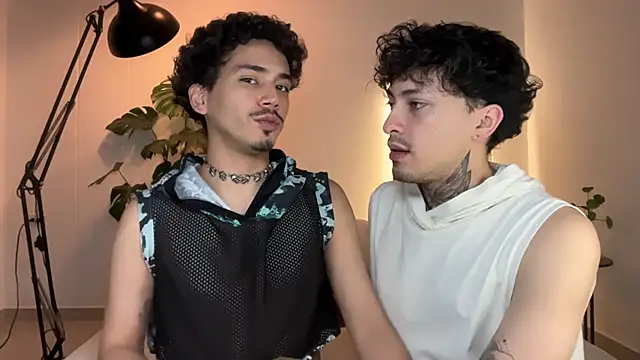 Snapshot of Noah_and_Steven chatting on 05.18.26 Noah and Steven online show from 05.18.26