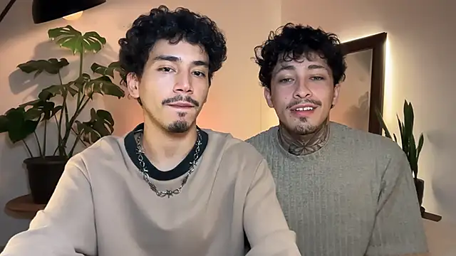 Snapshot of Noah_and_Steven chatting on 06.01.26 Noah and Steven online show from 06.01.26