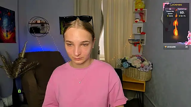 Snapshot of ollivia_dream chatting on 05.26.26 ollivia dream online show from 05.26.26