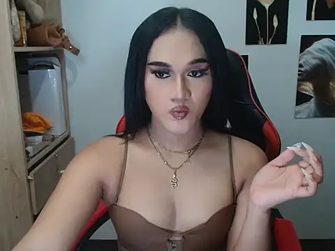 Snapshot of YourHot_Nica chatting on 05.27.26 YourHot Nica online show from 05.27.26