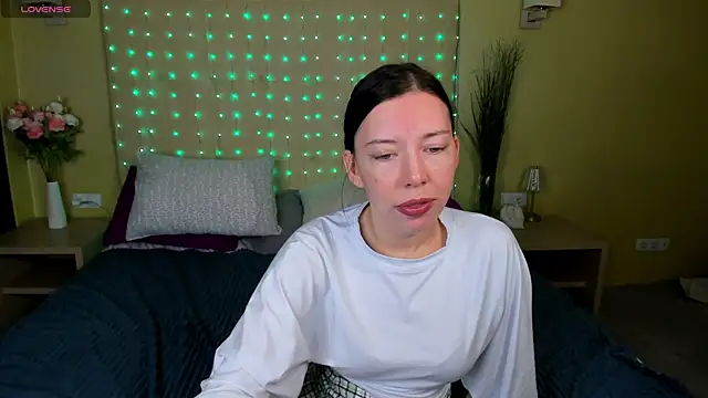 Snapshot of Sandra_Ross chatting on 07.18.26 Sandra Ross online show from 07.18.26