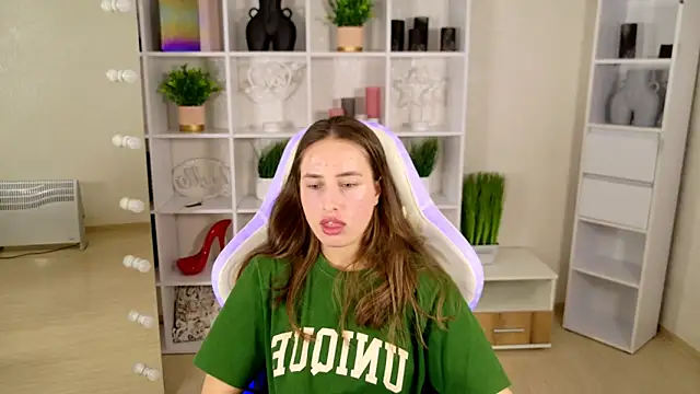 NadinnL online show from 06.04.26