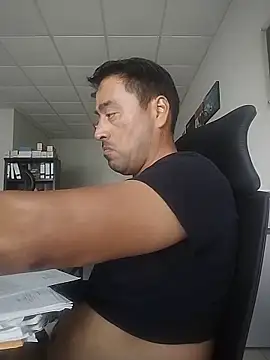 Snapshot of MaximilianoX2020 chatting on 05.19.26 MaximilianoX2020 online show from 05.19.26