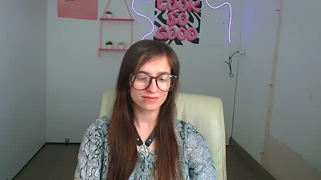 Snapshot of Luna_Tantra chatting on 06.19.26 Luna Tantra online show from 06.19.26