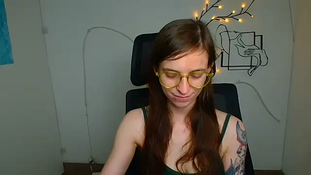 Snapshot of Luna_Tantra chatting on 07.16.26 Luna Tantra online show from 07.16.26