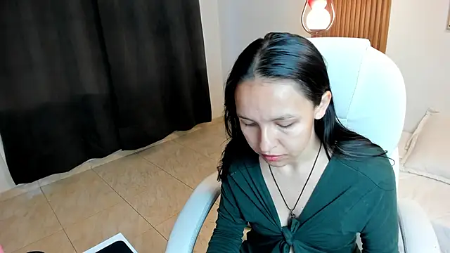 Snapshot of luniksa chatting on 05.26.26 luniksa online show from 05.26.26