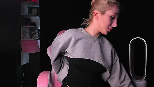 Lyra Viel online show from 05.18.26