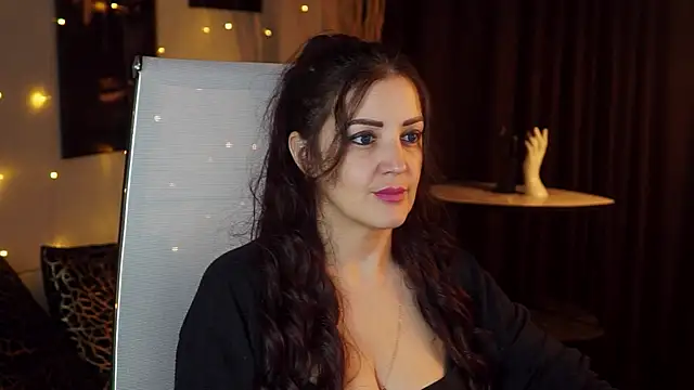 Snapshot of AureliaVane chatting on 06.11.26 AureliaVane online show from 06.11.26