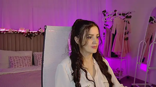 Snapshot of AureliaVane chatting on 06.23.26 AureliaVane online show from 06.23.26