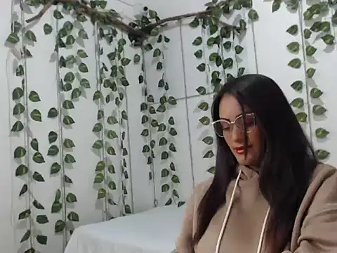 nicoll anistocn online show from 04.21.26