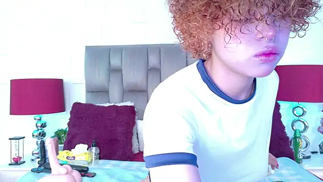 Snapshot of KeiryGinger chatting on 06.12.26 KeiryGinger online show from 06.12.26