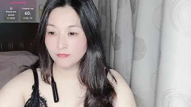 Snapshot of D-Misslu chatting on 04.25.26 D-Misslu online show from 04.25.26