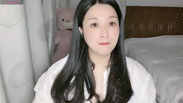 Snapshot of D-Misslu chatting on 05.30.26 D-Misslu online show from 05.30.26
