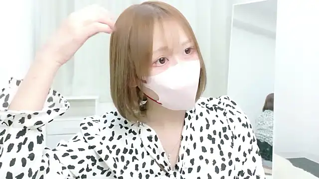 Snapshot of remuchan__ chatting on 04.30.26 remuchan online show from 04.30.26
