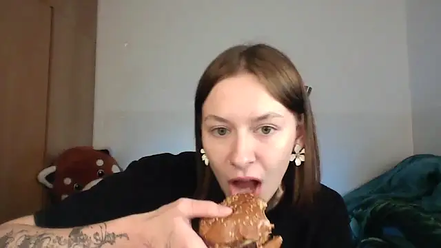 Snapshot of JuicyErika chatting on 05.03.26 JuicyErika online show from 05.03.26