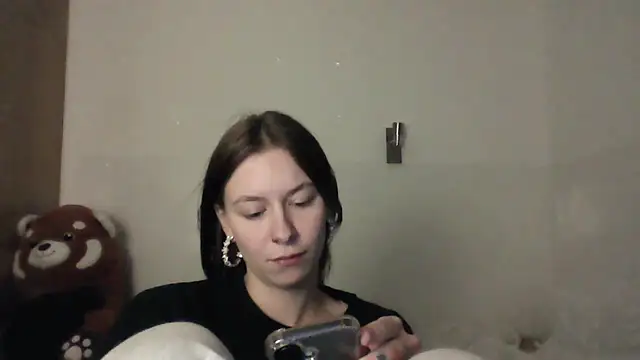 Snapshot of JuicyErika chatting on 05.17.26 JuicyErika online show from 05.17.26