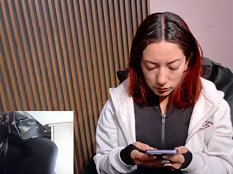 Snapshot of MissOffice_ chatting on 06.12.26 MissOffice online show from 06.12.26