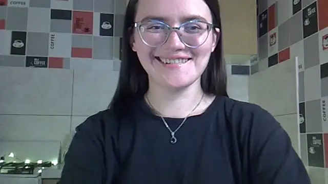 Miss Tinakiss online show from 04.21.26