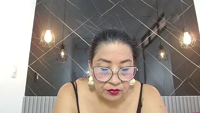 Snapshot of BarbaraGraf chatting on 05.26.26 BarbaraGraf online show from 05.26.26
