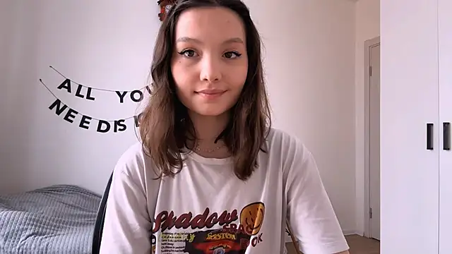 Snapshot of RochelTrewhitt chatting on 04.27.26 RochelTrewhitt online show from 04.27.26