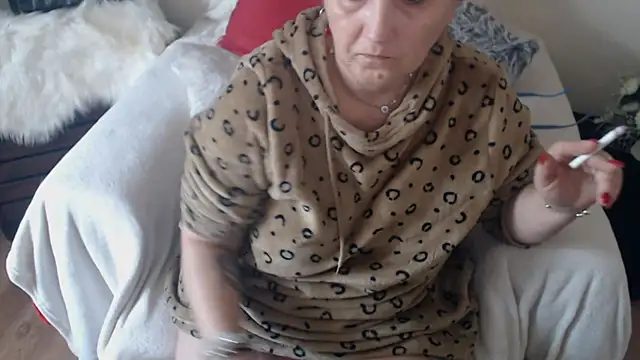 Snapshot of Divineblond chatting on 03.10.25 Divineblond online show from 03.10.25