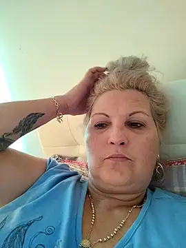 Snapshot of Divineblond chatting on 11.03.25 Divineblond online show from 11.03.25