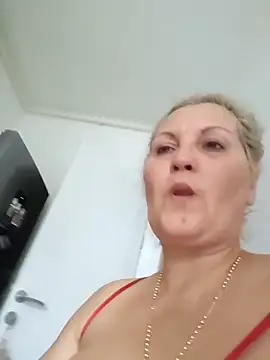 Snapshot of Divineblond chatting on 11.12.25 Divineblond online show from 11.12.25