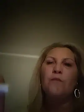 Snapshot of Divineblond chatting on 11.26.25 Divineblond online show from 11.26.25