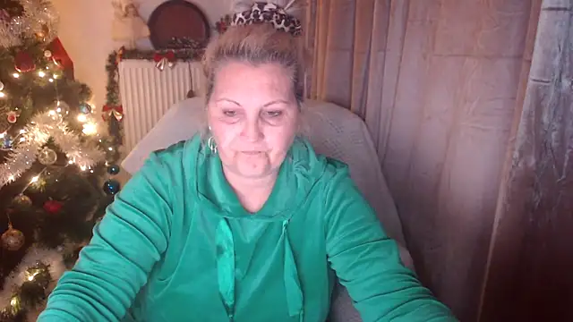 Snapshot of Divineblond chatting on 11.30.25 Divineblond online show from 11.30.25