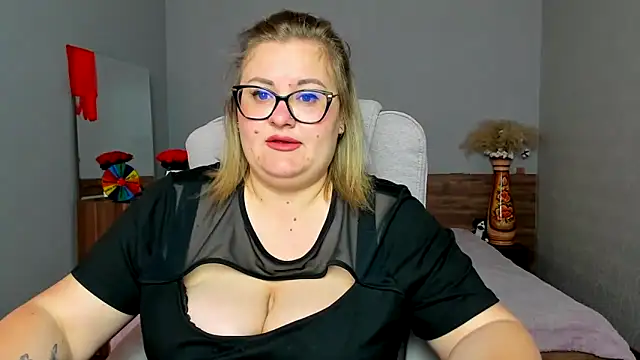 Snapshot of IrenRori chatting on 05.15.26 IrenRori online show from 05.15.26
