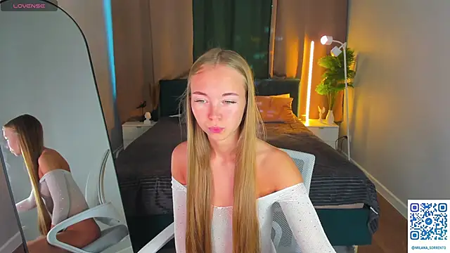 Snapshot of Milana_Sorrento chatting on 06.15.26 Milana Sorrento online show from 06.15.26