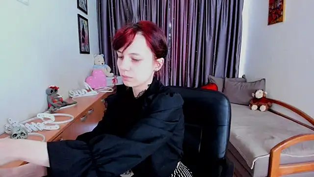 Snapshot of MiniLysii chatting on 06.28.26 MiniLysii online show from 06.28.26